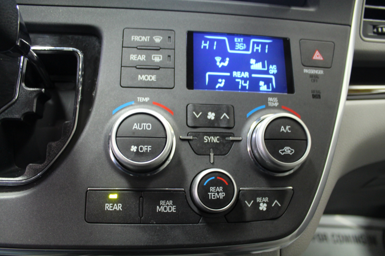 Toyota Sienna XLE FWD 8-Passenger (Natl) 2019