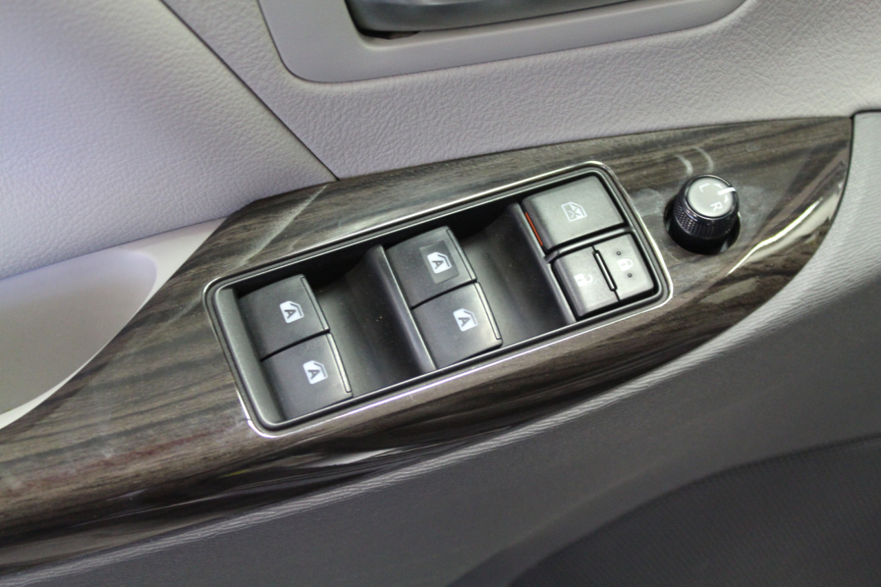 Toyota Sienna XLE FWD 8-Passenger (Natl) 2019