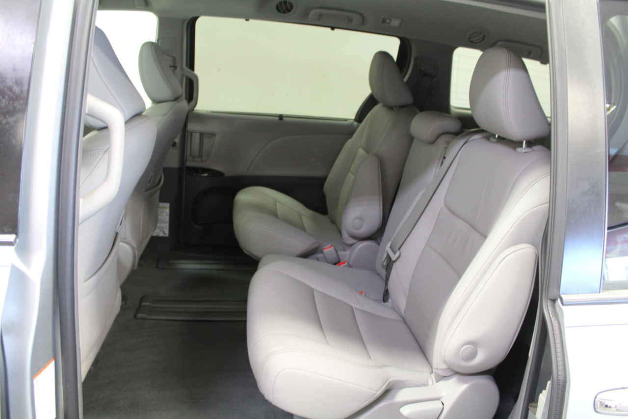 Toyota Sienna XLE FWD 8-Passenger (Natl) 2019