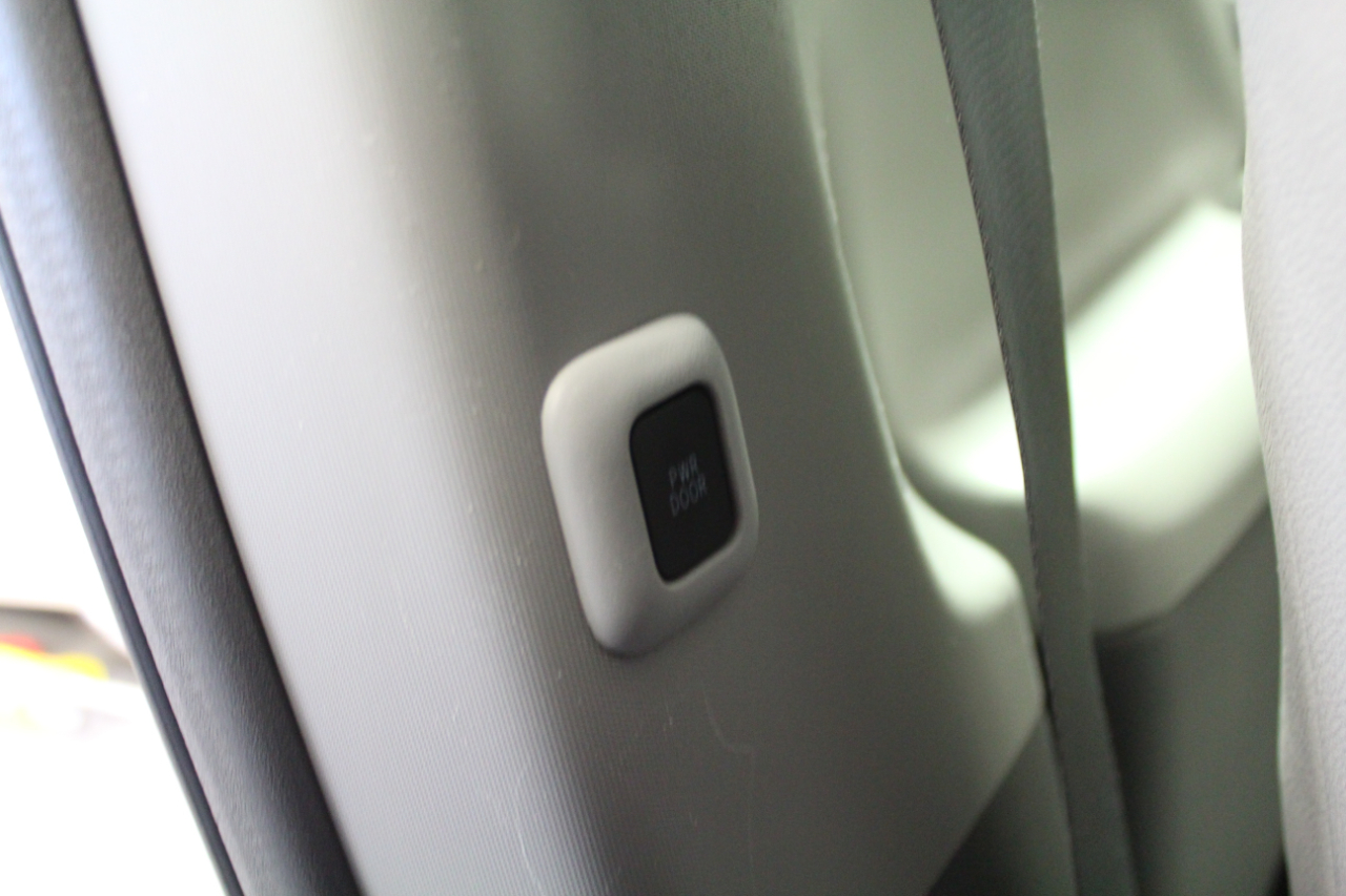 Toyota Sienna XLE FWD 8-Passenger (Natl) 2019