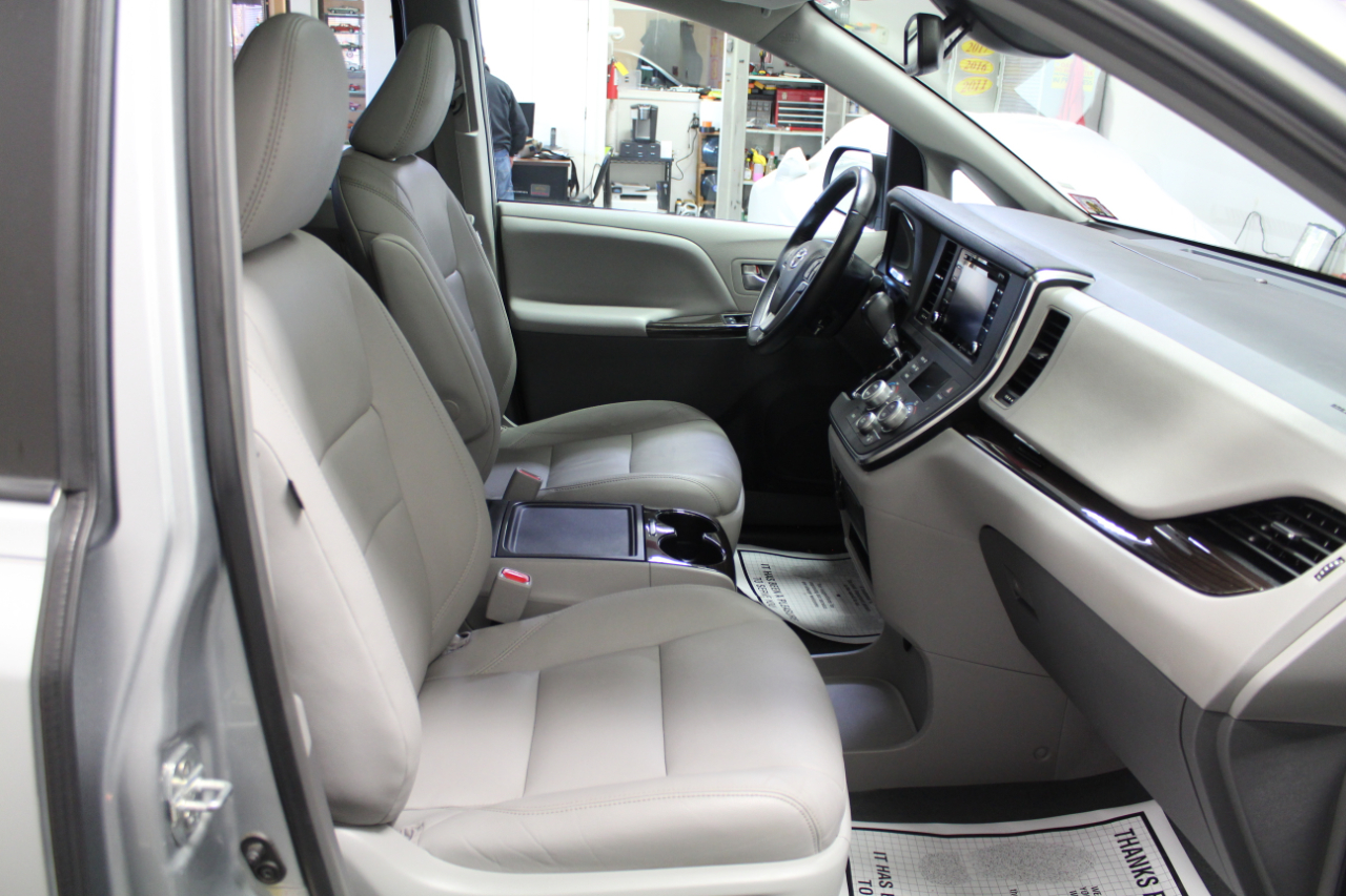 Toyota Sienna XLE FWD 8-Passenger (Natl) 2019