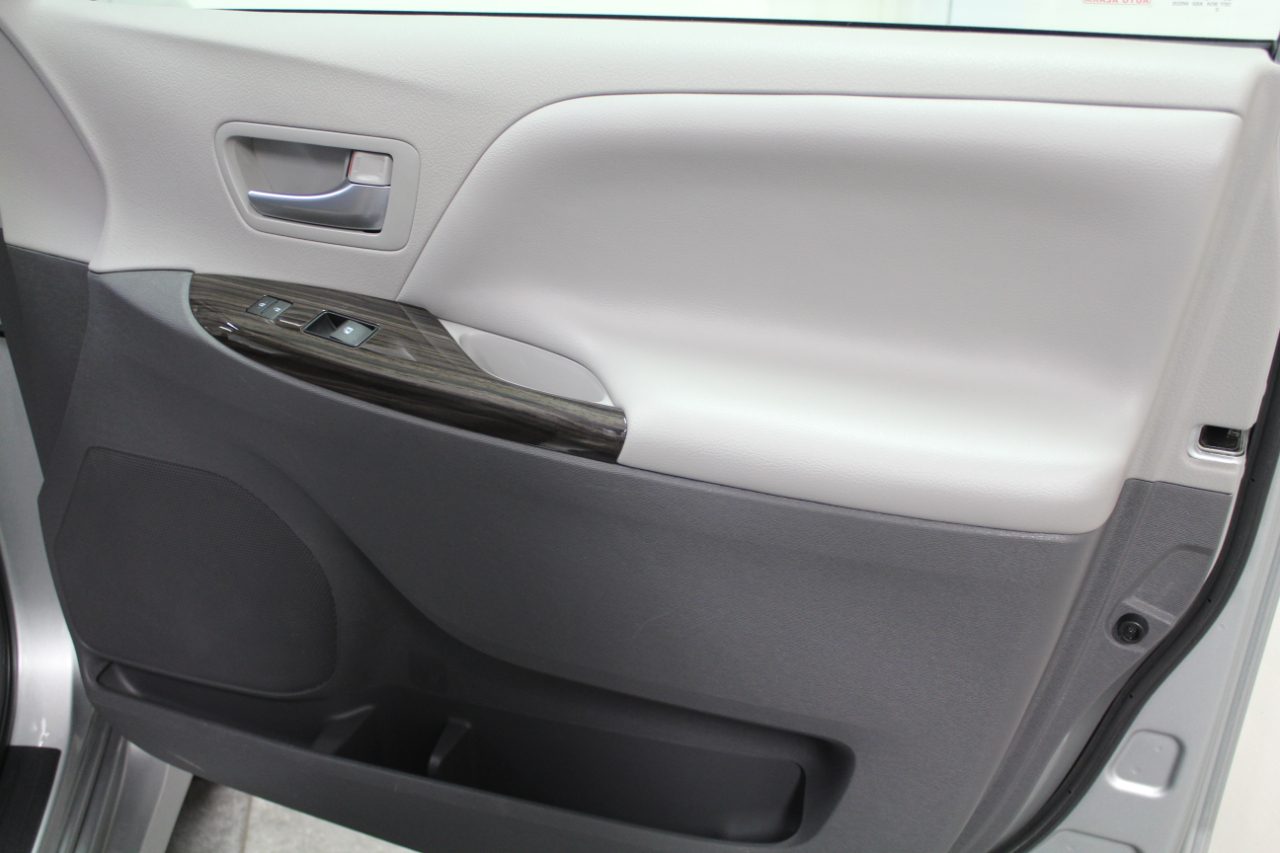 Toyota Sienna XLE FWD 8-Passenger (Natl) 2019