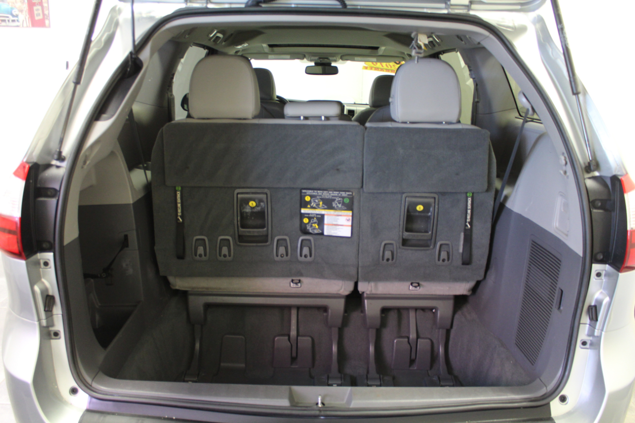 Toyota Sienna XLE FWD 8-Passenger (Natl) 2019