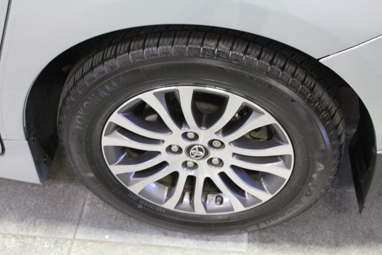 Toyota Sienna XLE FWD 8-Passenger (Natl) 2019