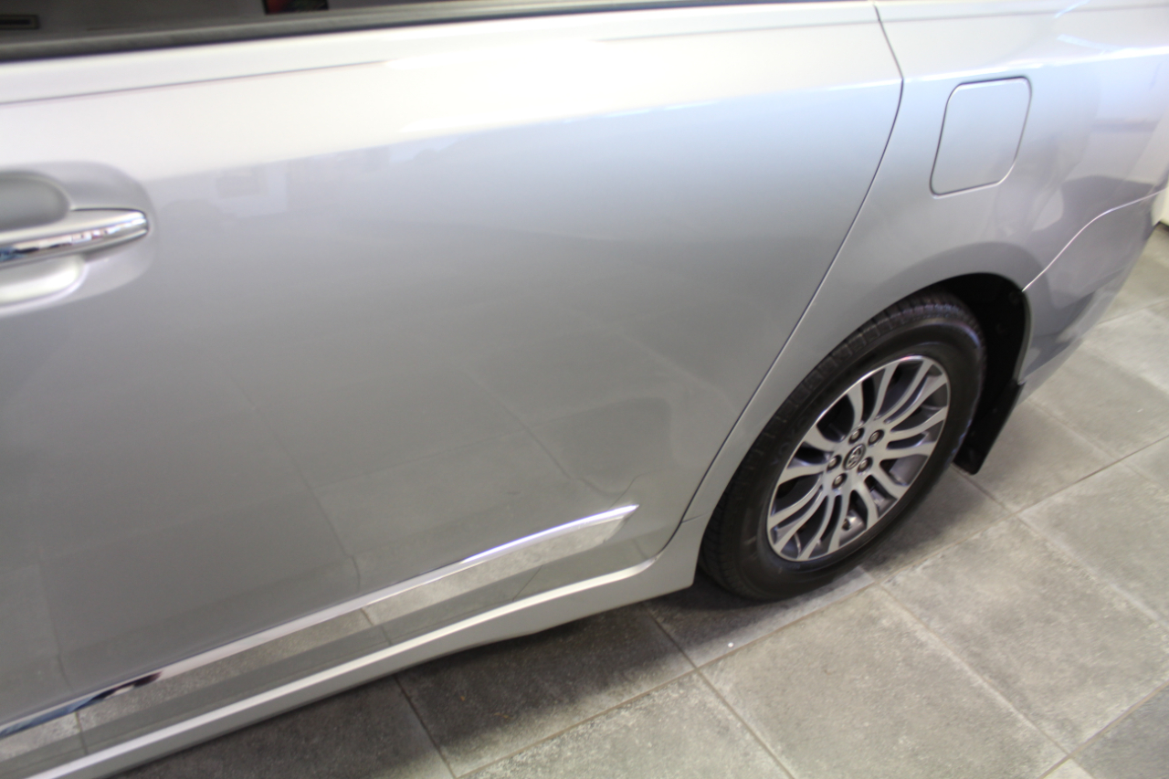 Toyota Sienna XLE FWD 8-Passenger (Natl) 2019