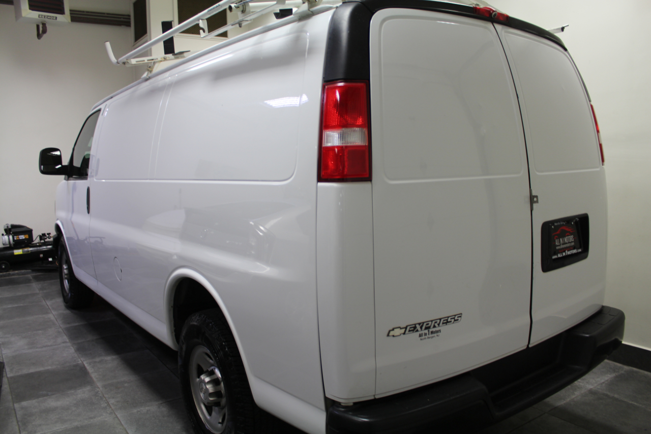 Chevrolet Express Cargo Van RWD 2500 135" 2017