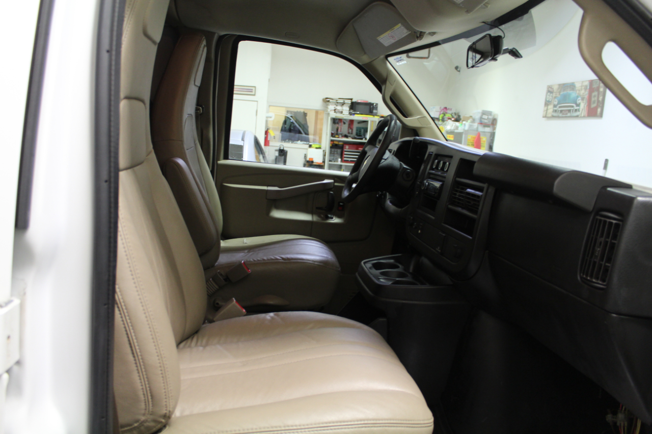 Chevrolet Express Cargo Van RWD 2500 135" 2017