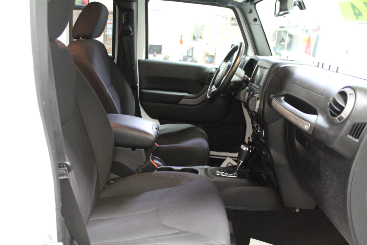 Jeep Wrangler Unlimited 4WD 4dr Sport 2016