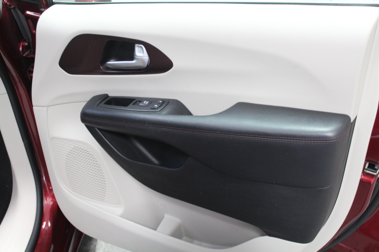 Chrysler Pacifica Limited FWD 2017