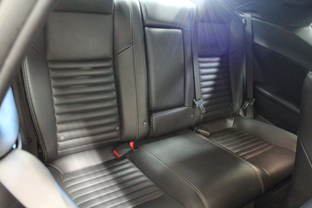 Dodge Challenger 2dr Cpe R/T Classic 2010