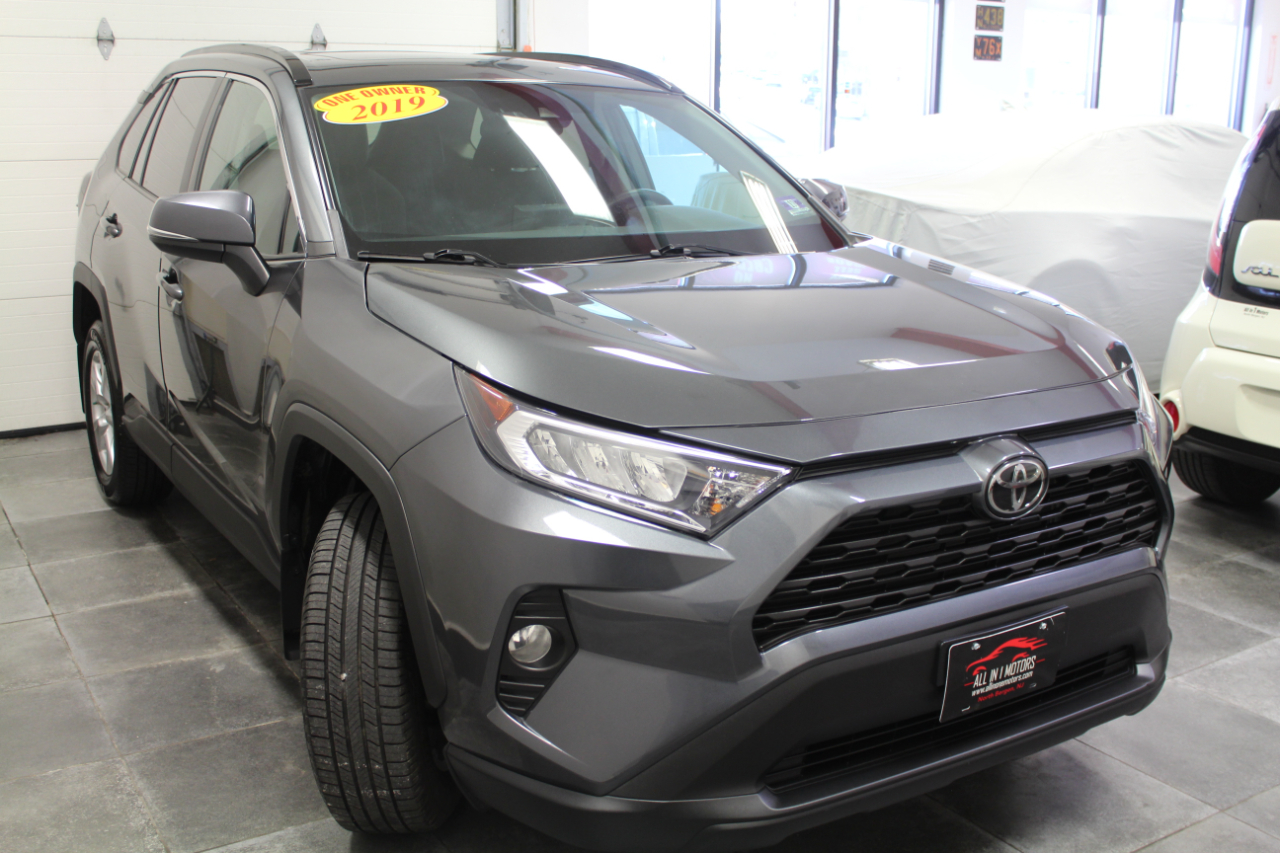 Toyota RAV4 XLE AWD (Natl) 2019