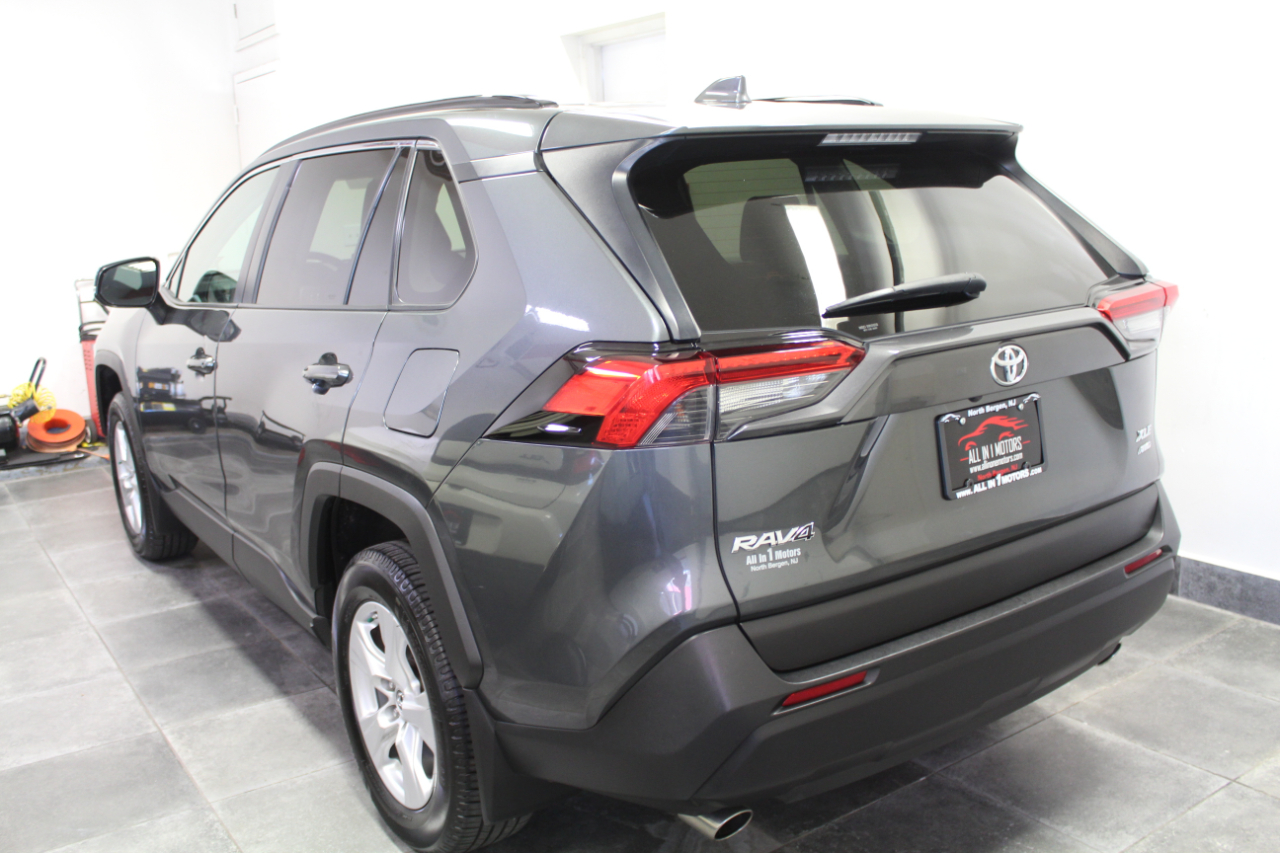Toyota RAV4 XLE AWD (Natl) 2019