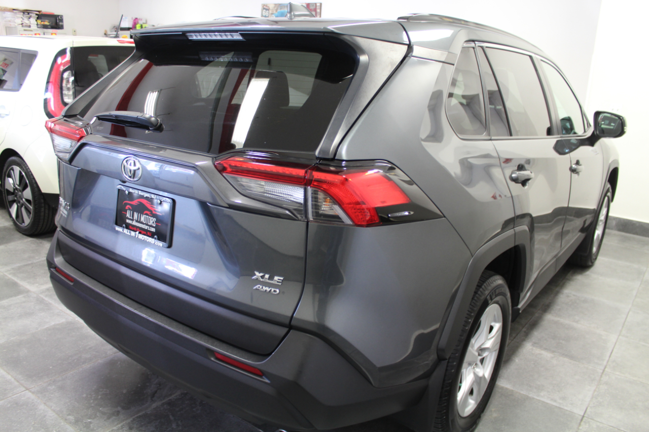 Toyota RAV4 XLE AWD (Natl) 2019