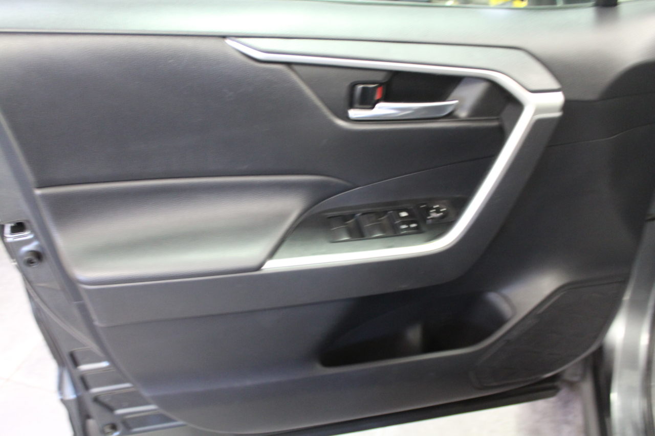 Toyota RAV4 XLE AWD (Natl) 2019