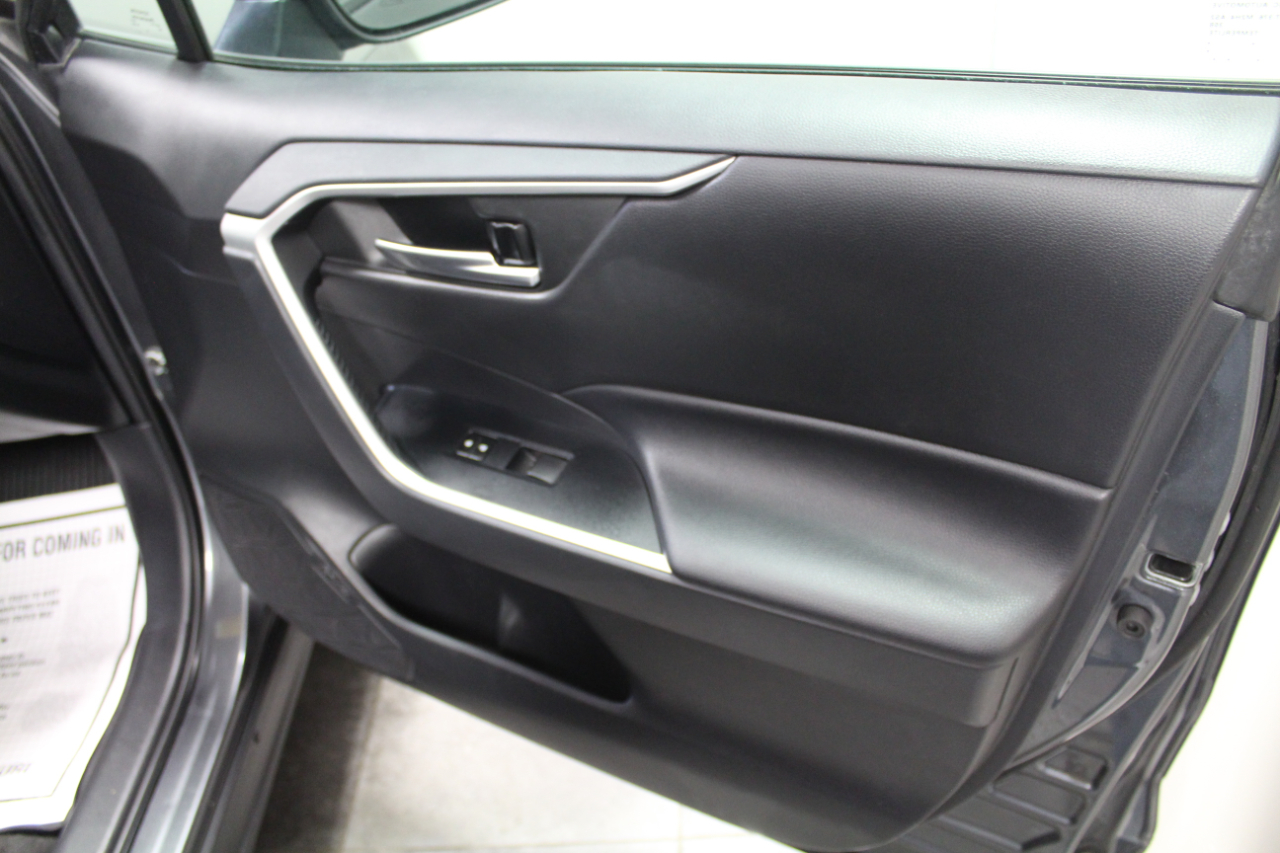 Toyota RAV4 XLE AWD (Natl) 2019