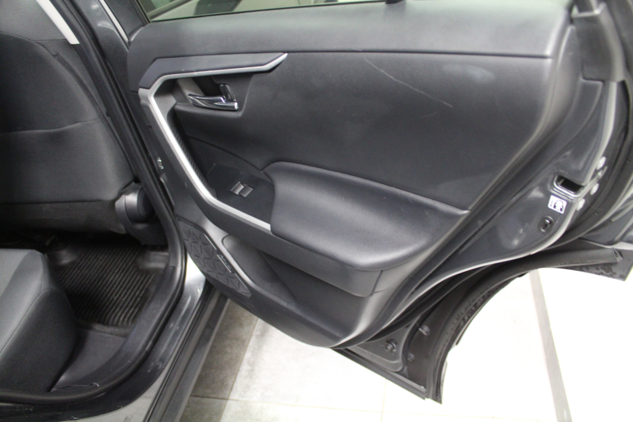 Toyota RAV4 XLE AWD (Natl) 2019