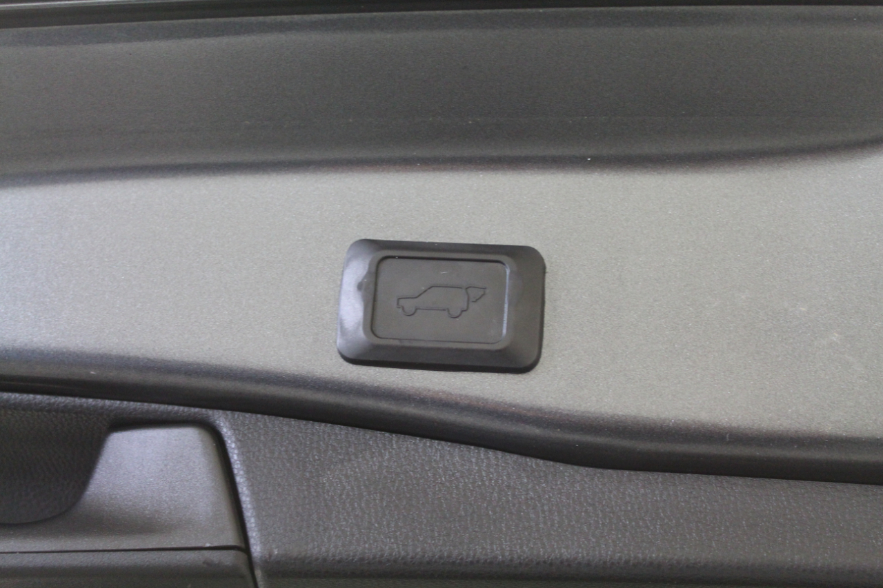 Toyota RAV4 XLE AWD (Natl) 2019