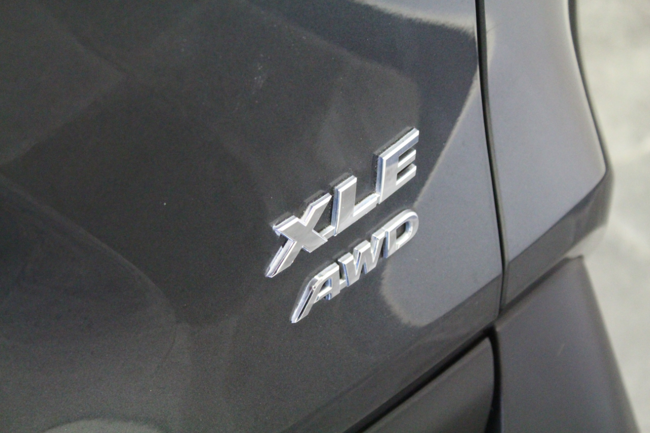 Toyota RAV4 XLE AWD (Natl) 2019