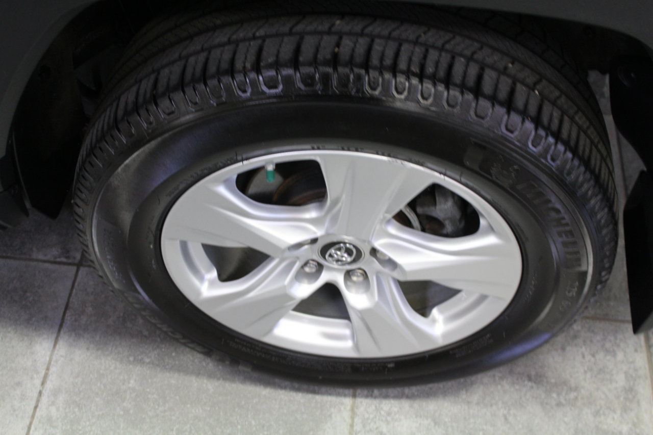 Toyota RAV4 XLE AWD (Natl) 2019