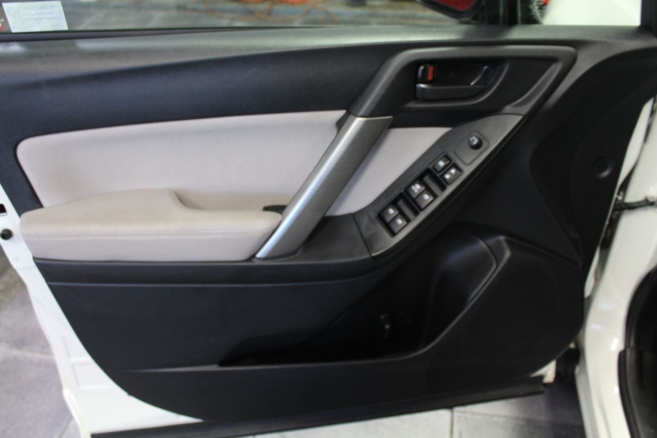 Subaru Forester 4dr CVT 2.5i PZEV 2015