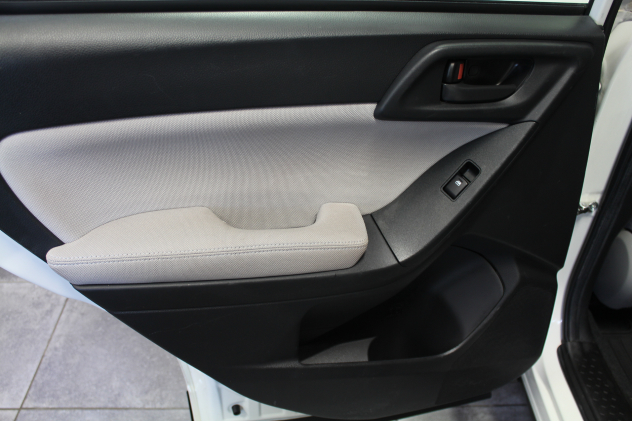 Subaru Forester 4dr CVT 2.5i PZEV 2015