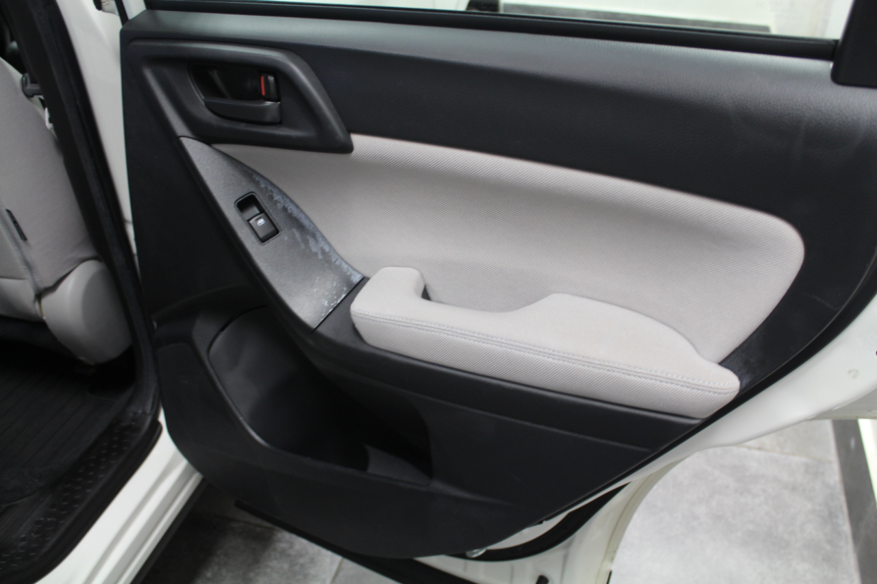 Subaru Forester 4dr CVT 2.5i PZEV 2015