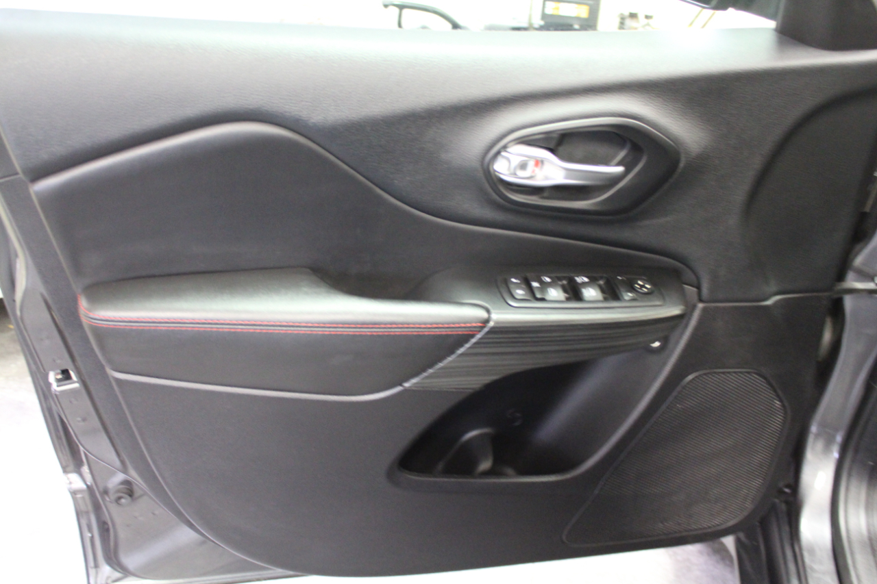 Jeep Cherokee 4WD 4dr Trailhawk 2016