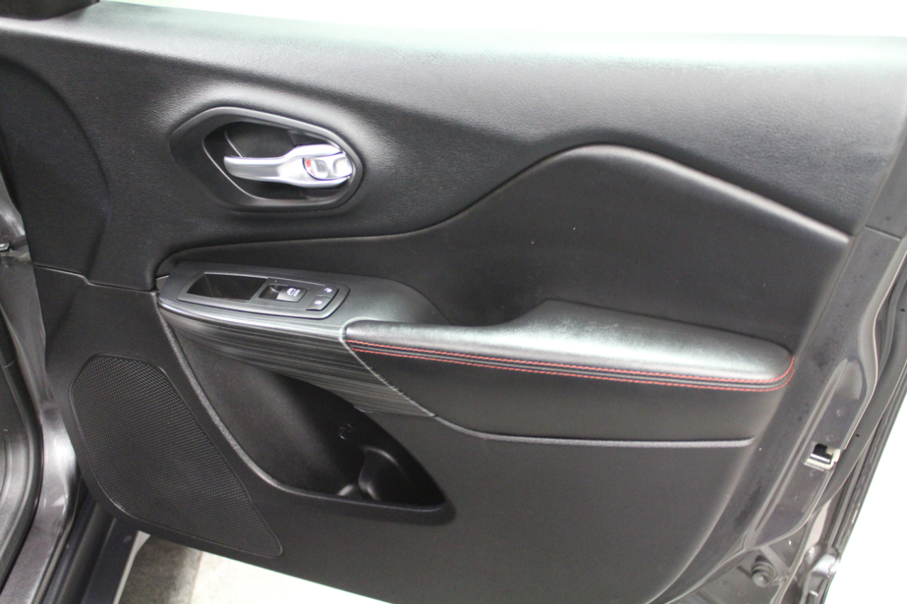 Jeep Cherokee 4WD 4dr Trailhawk 2016