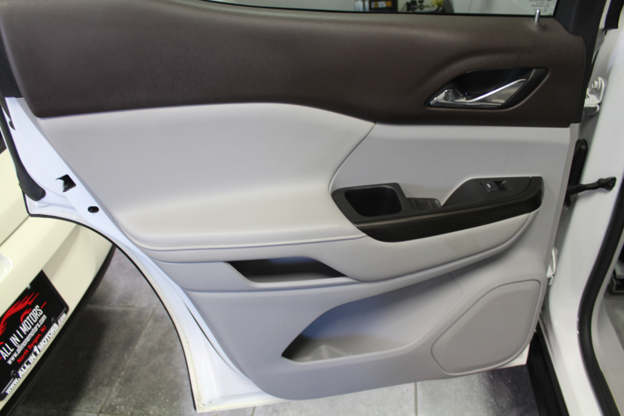 GMC Acadia AWD 4dr SLT w/SLT-1 2017