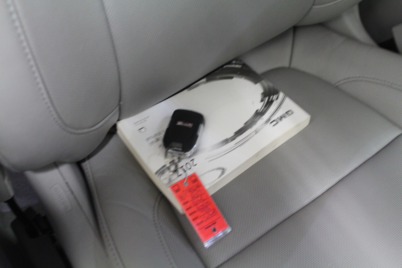 GMC Acadia AWD 4dr SLT w/SLT-1 2017