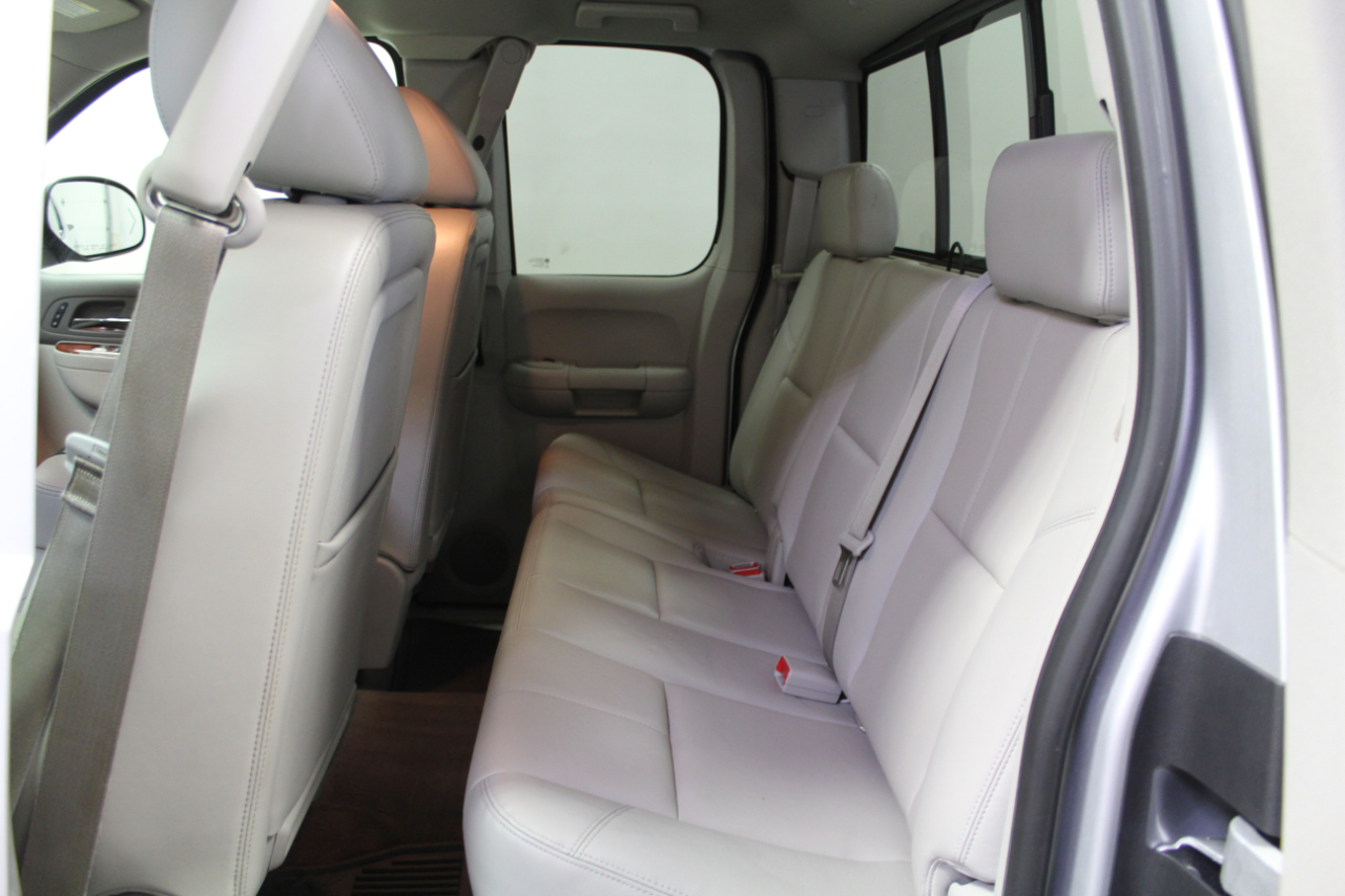 Chevrolet Silverado 1500 4WD Ext Cab 143.5" LTZ 2013