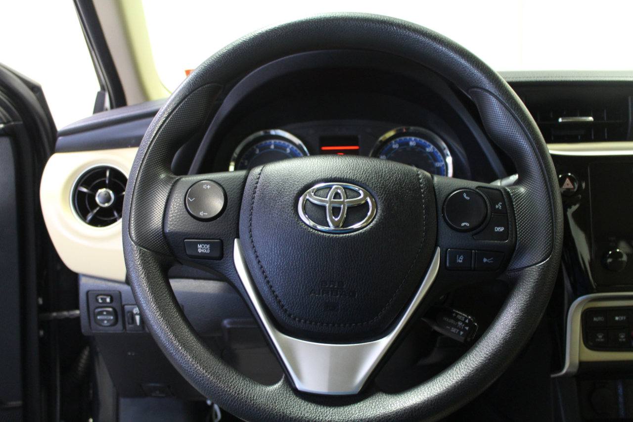 Toyota Corolla LE CVT (Natl) 2017