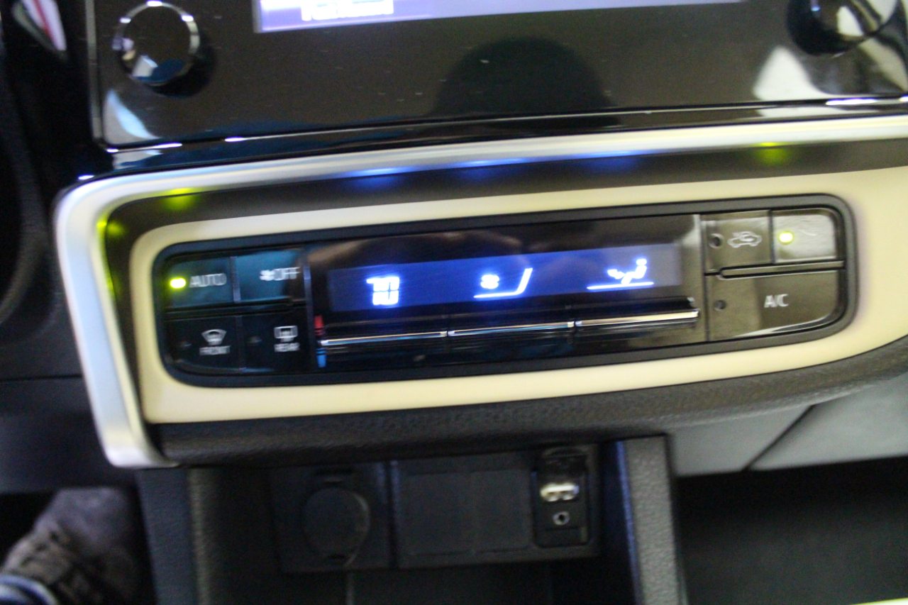 Toyota Corolla LE CVT (Natl) 2017