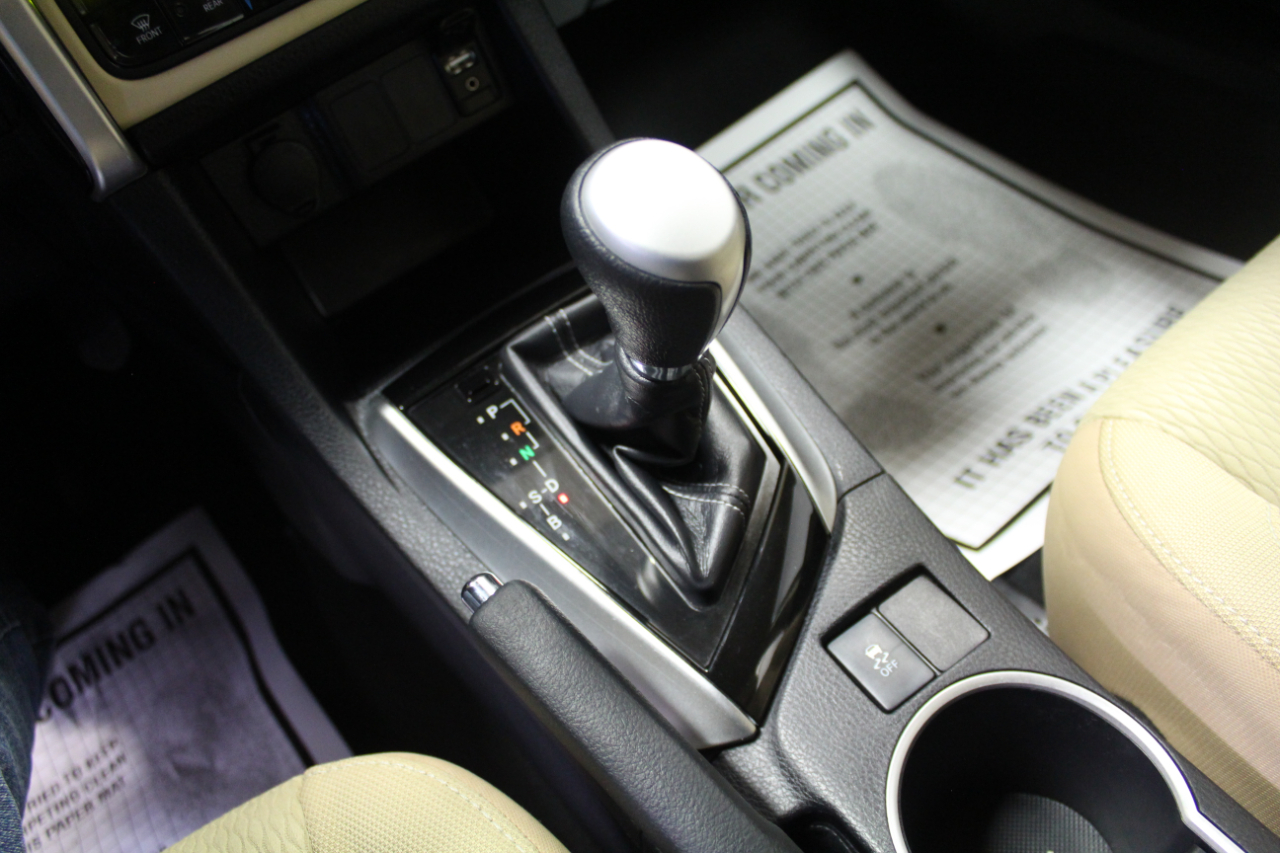 Toyota Corolla LE CVT (Natl) 2017