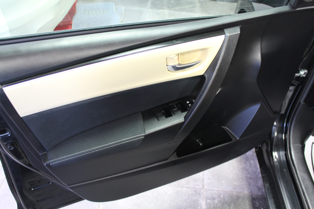 Toyota Corolla LE CVT (Natl) 2017