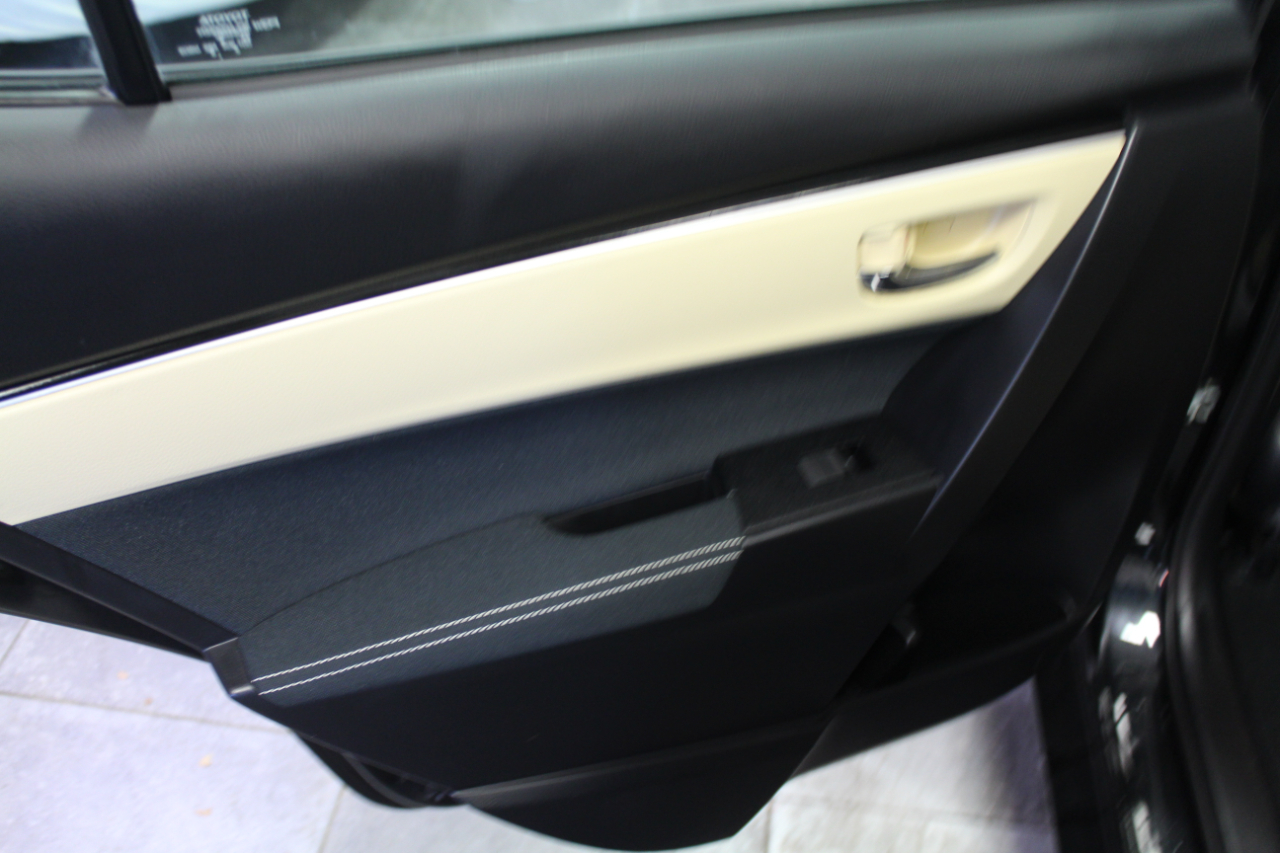 Toyota Corolla LE CVT (Natl) 2017