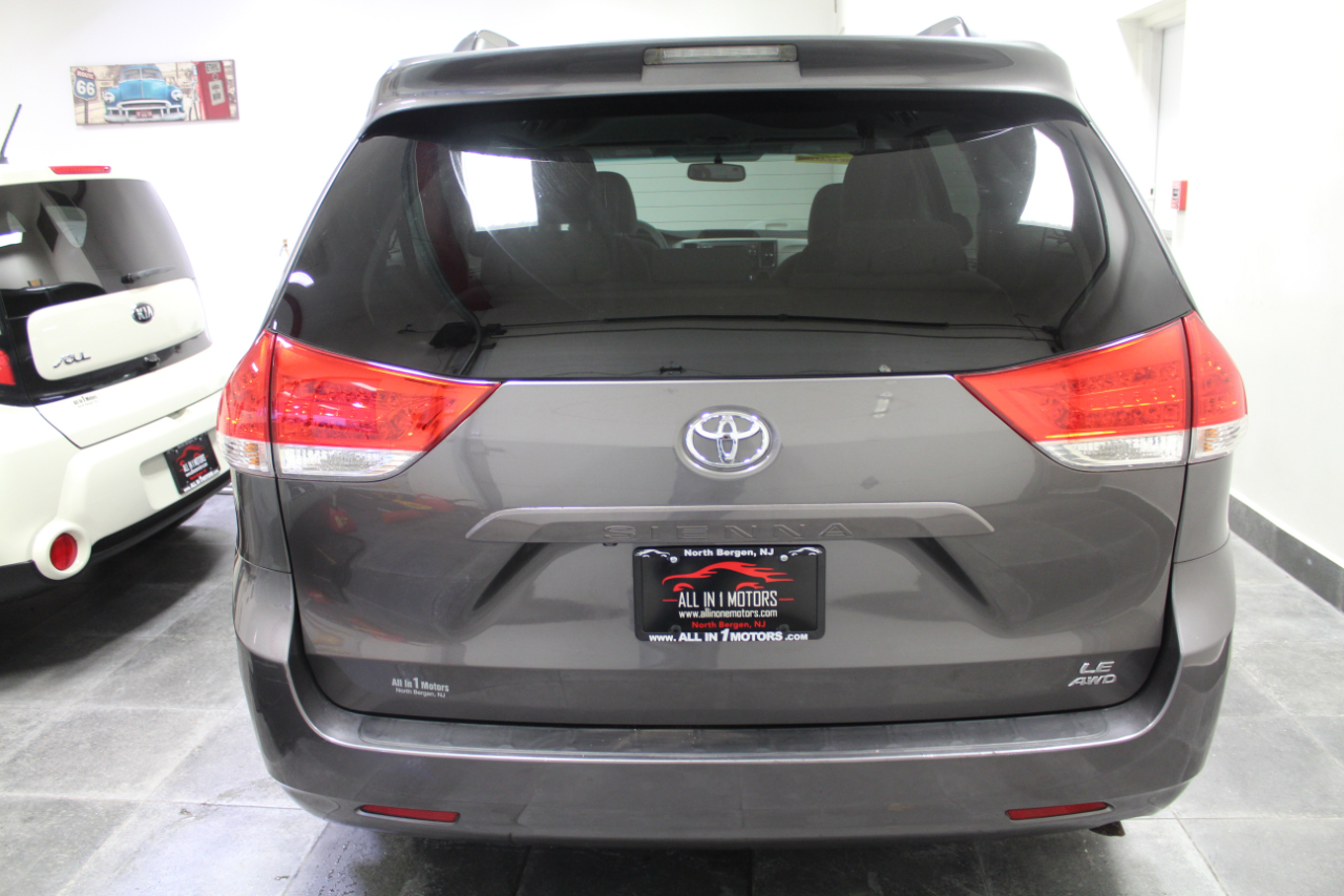 Toyota Sienna 5dr 7-Pass Van V6 LE AWD (Natl) 2014