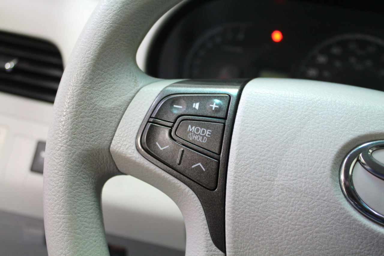 Toyota Sienna 5dr 7-Pass Van V6 LE AWD (Natl) 2014