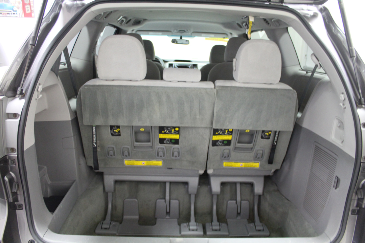 Toyota Sienna 5dr 7-Pass Van V6 LE AWD (Natl) 2014