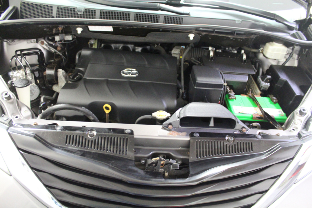 Toyota Sienna 5dr 7-Pass Van V6 LE AWD (Natl) 2014