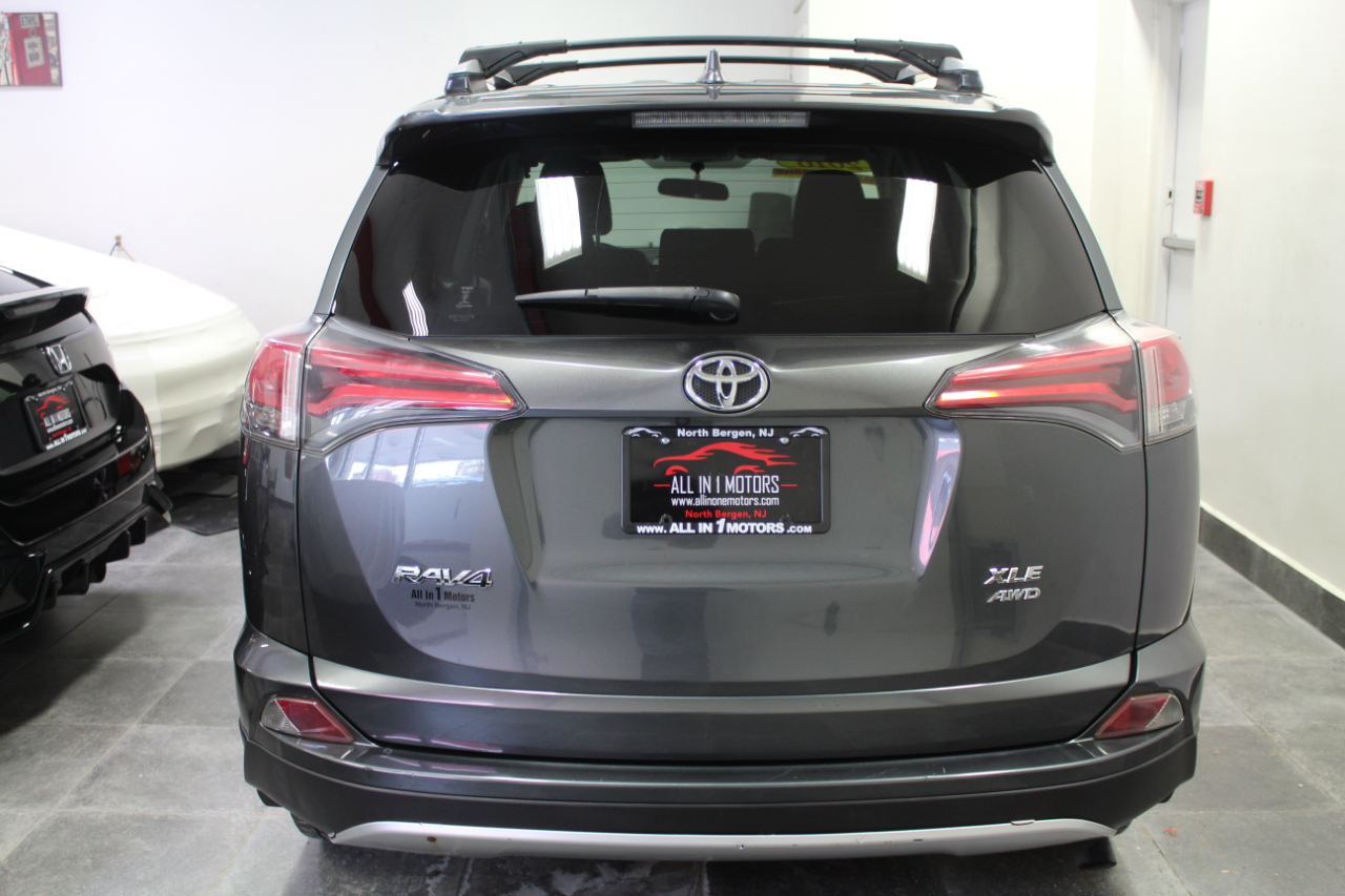 Toyota RAV4 AWD 4dr XLE (Natl) 2016