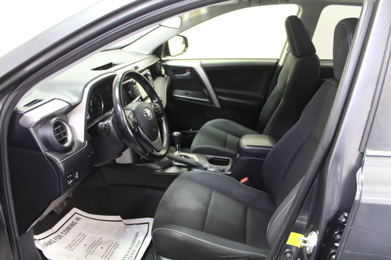 Toyota RAV4 AWD 4dr XLE (Natl) 2016