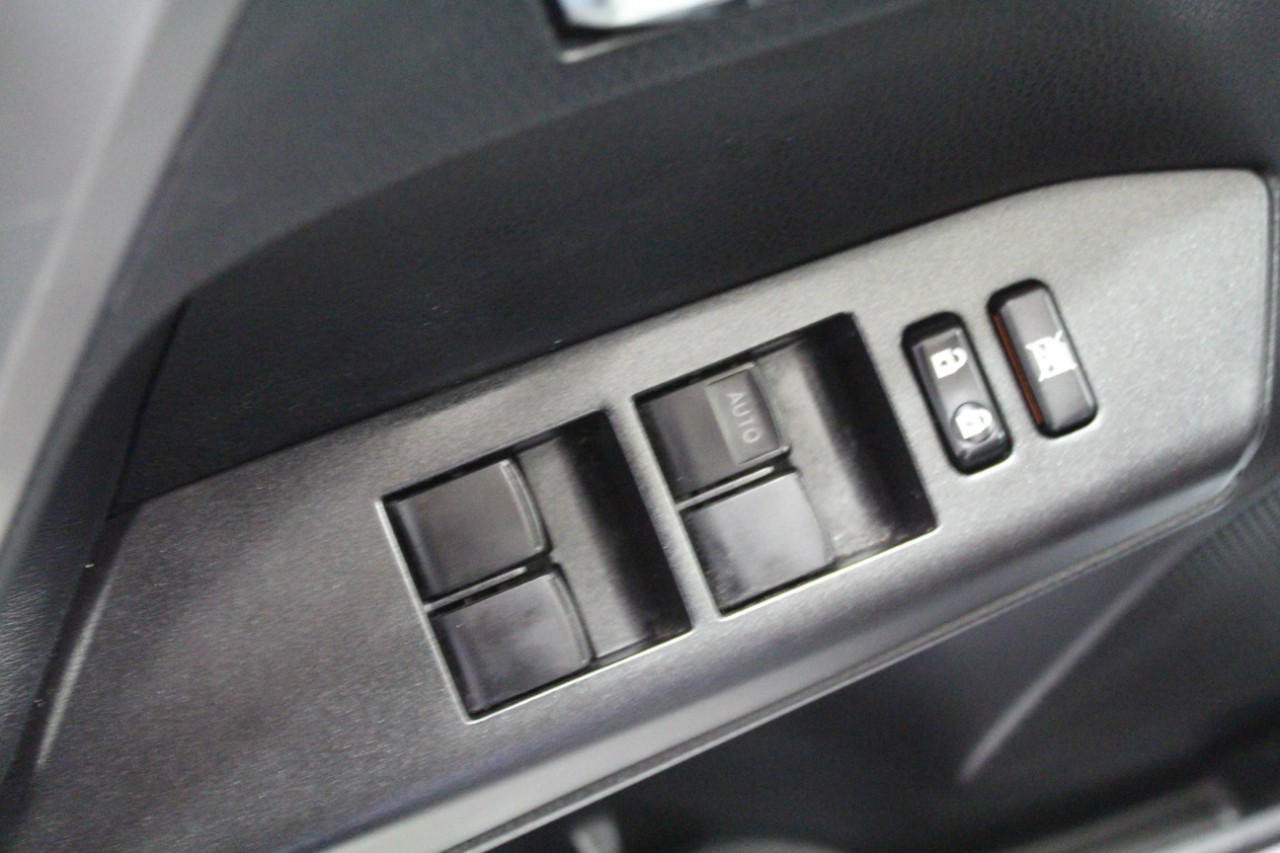 Toyota RAV4 AWD 4dr XLE (Natl) 2016