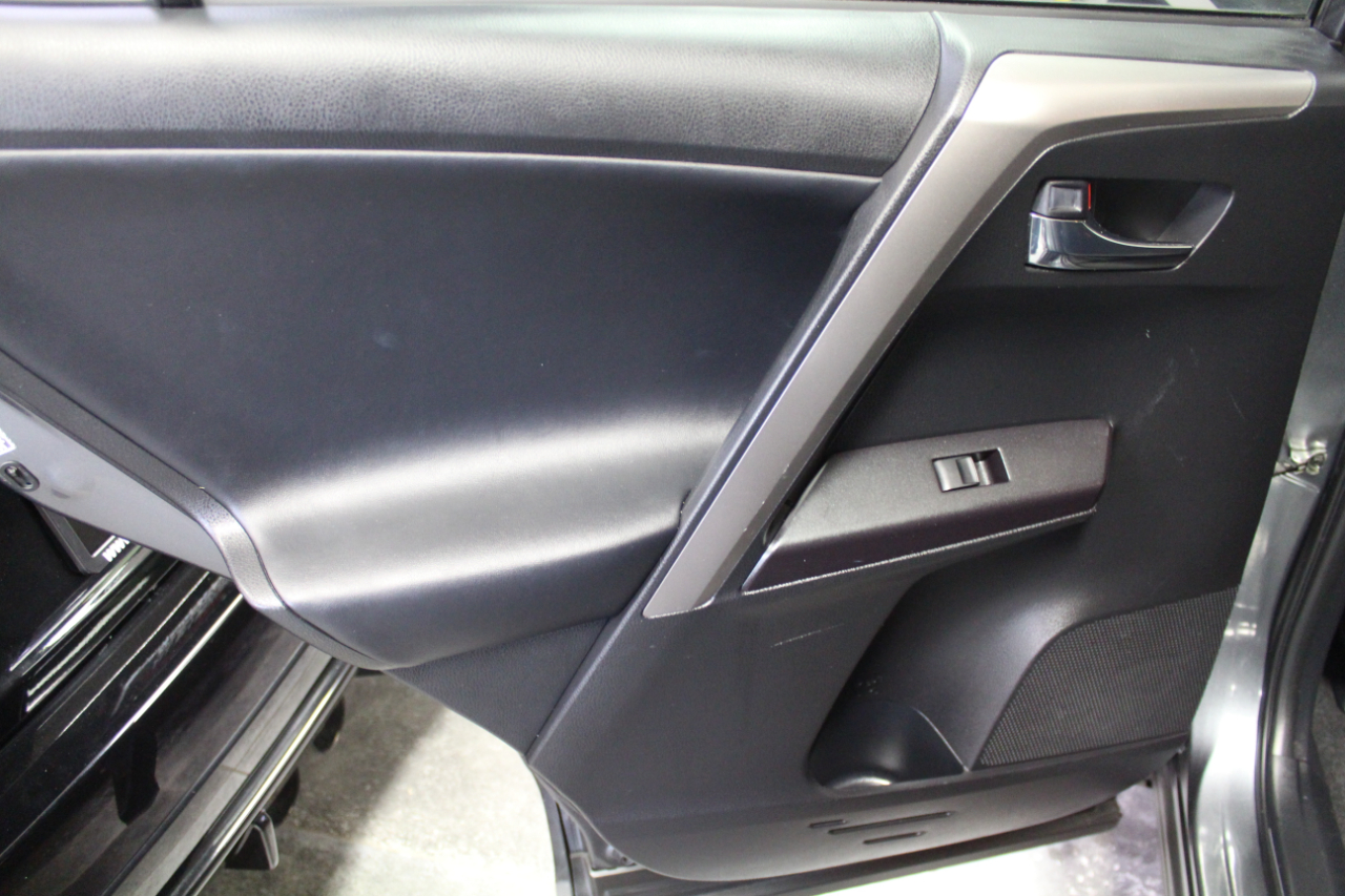 Toyota RAV4 AWD 4dr XLE (Natl) 2016