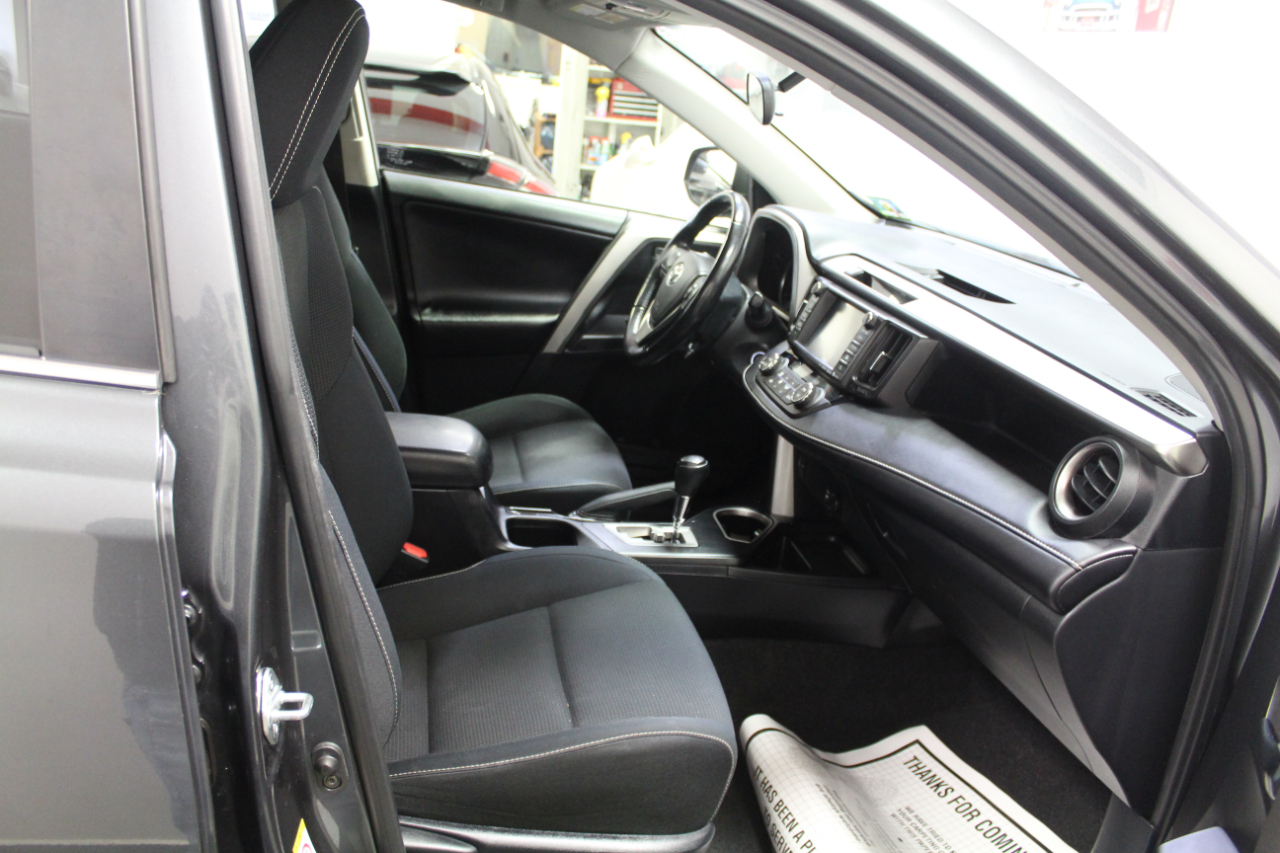 Toyota RAV4 AWD 4dr XLE (Natl) 2016