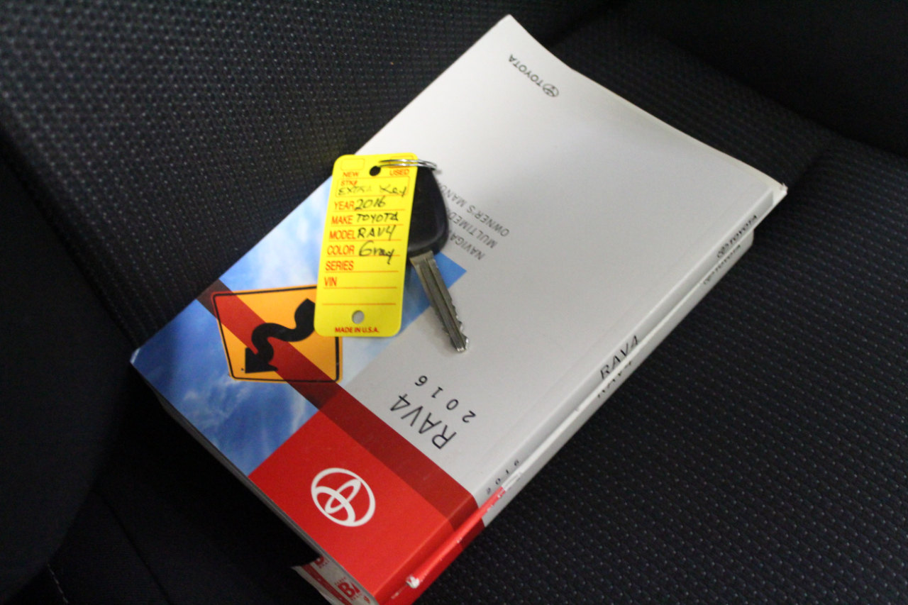 Toyota RAV4 AWD 4dr XLE (Natl) 2016