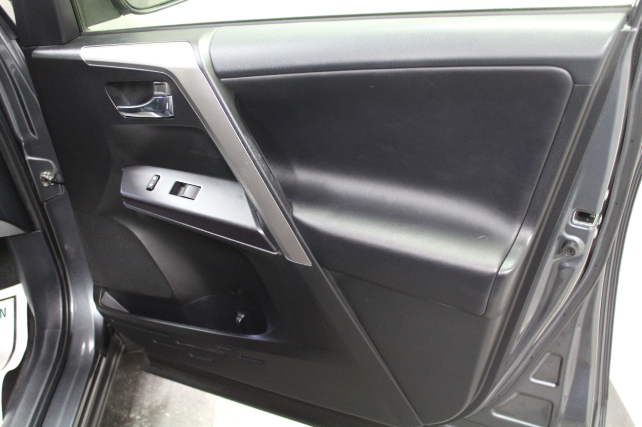 Toyota RAV4 AWD 4dr XLE (Natl) 2016