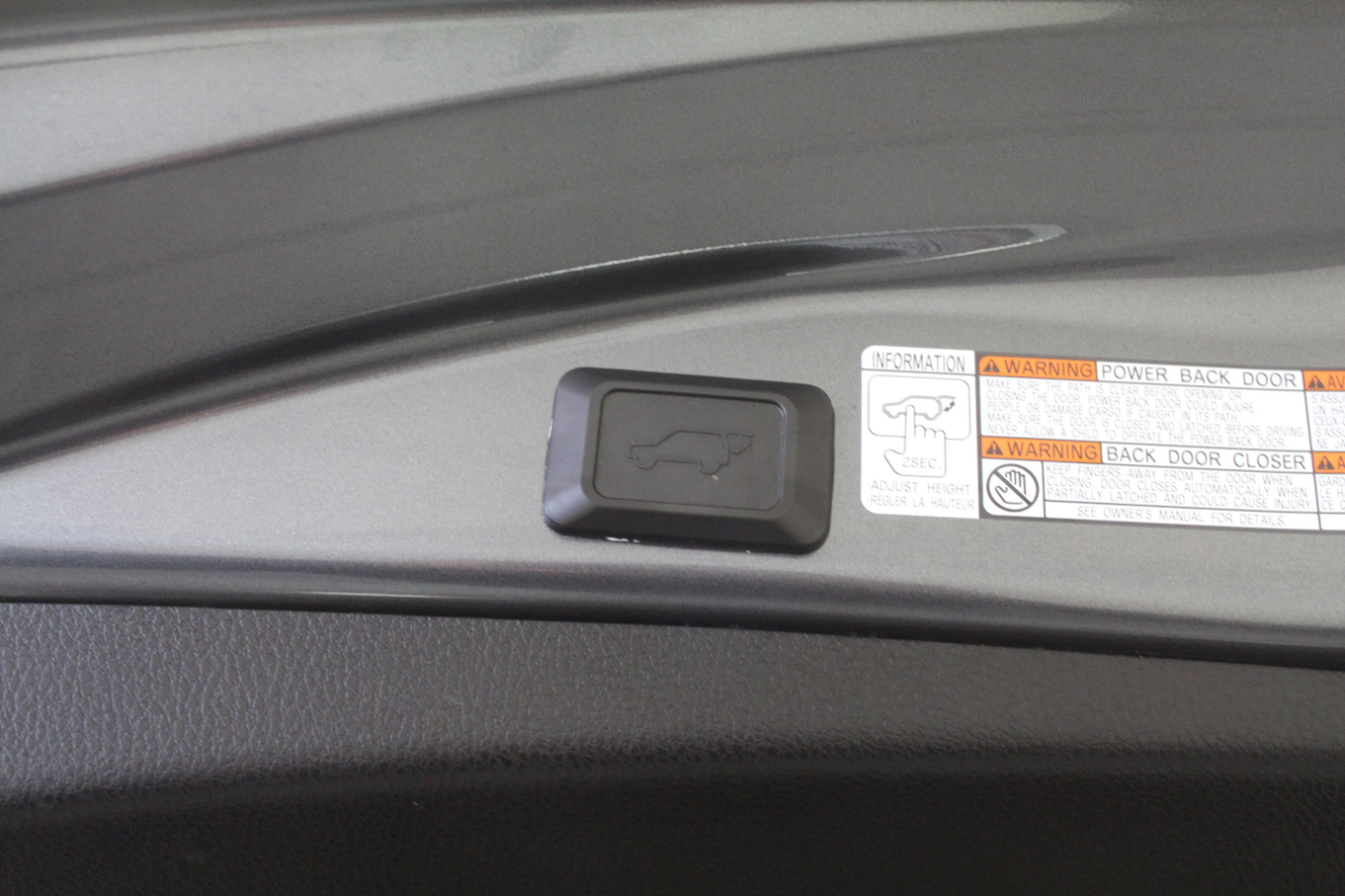 Toyota RAV4 AWD 4dr XLE (Natl) 2016