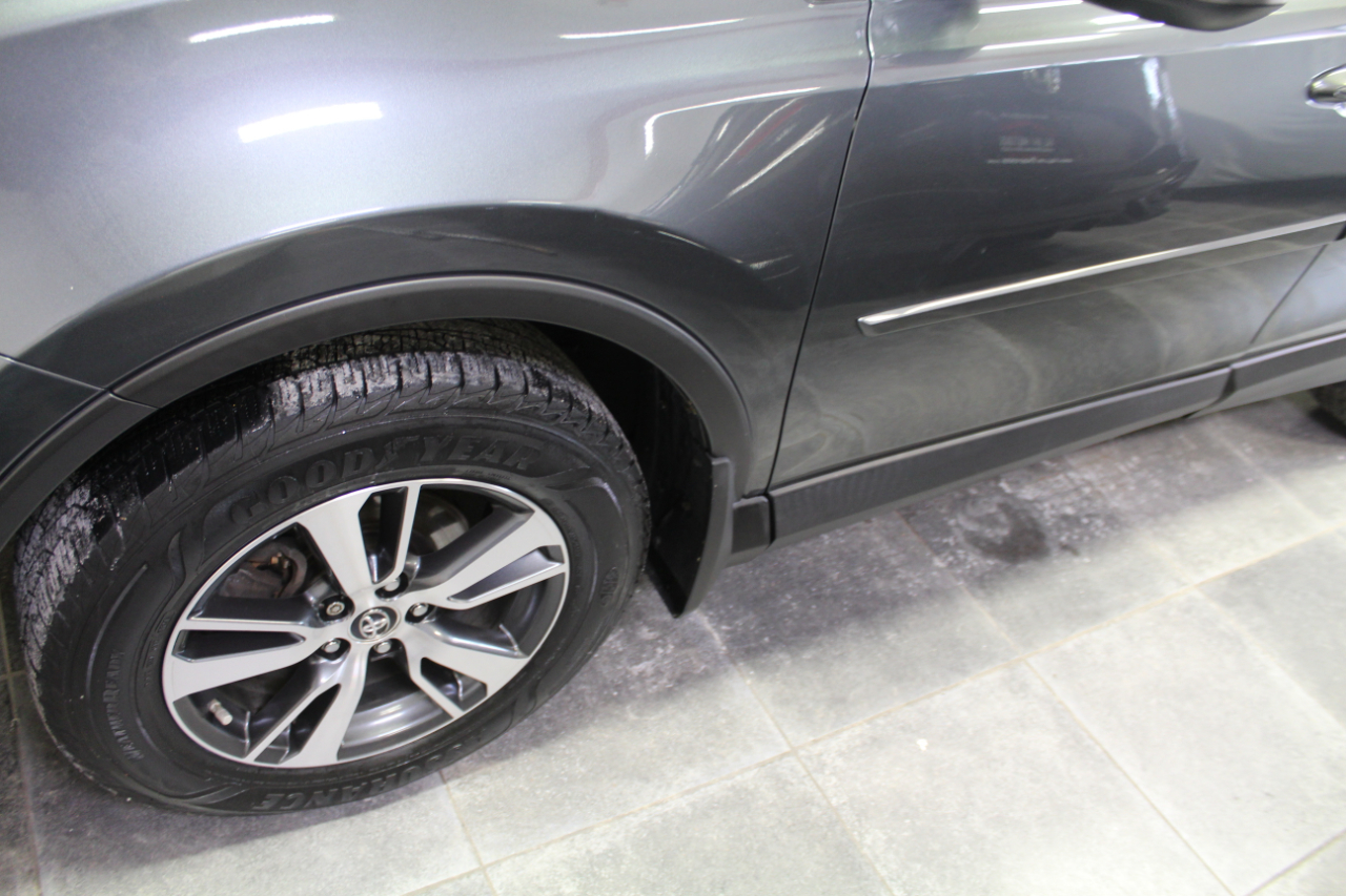 Toyota RAV4 AWD 4dr XLE (Natl) 2016