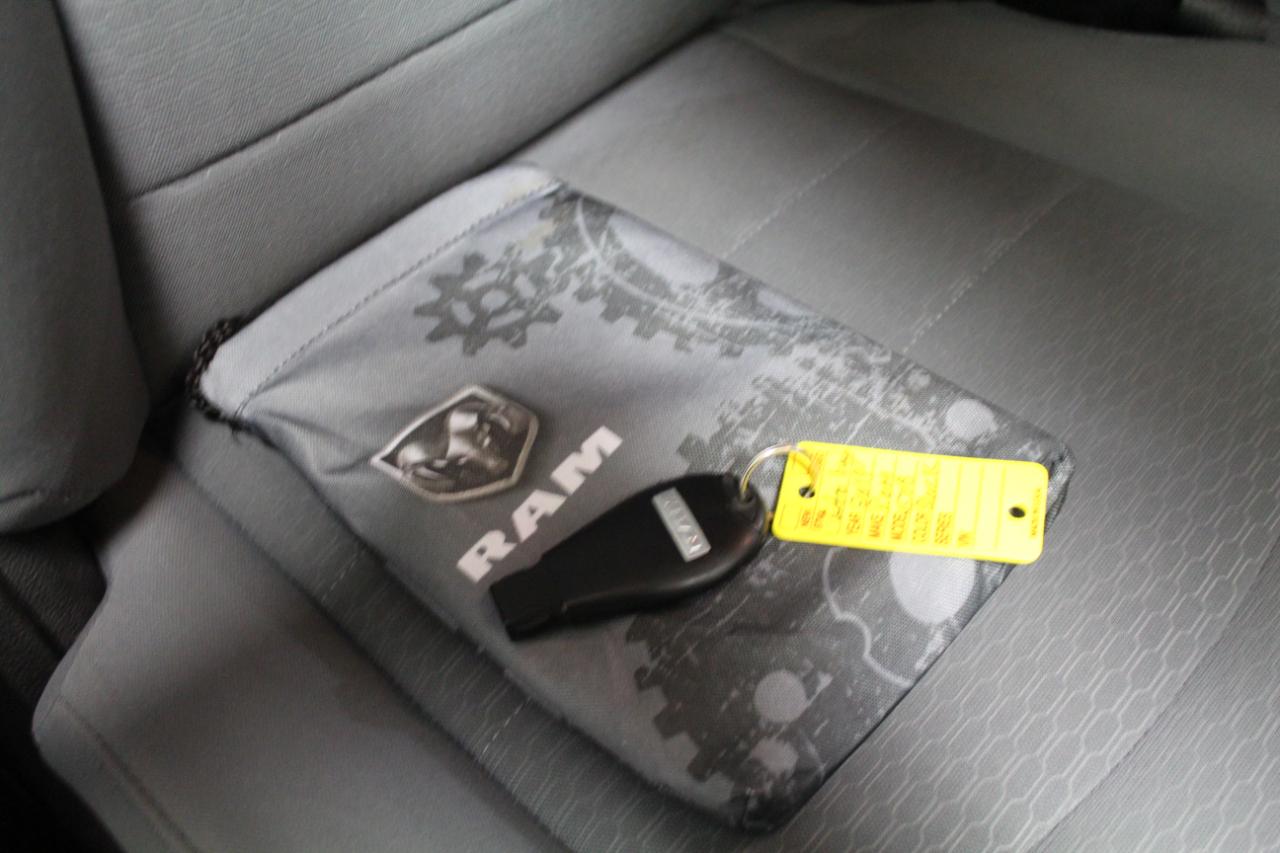 RAM 1500 Classic Express 4x4 Quad Cab 6'4" Box 2019